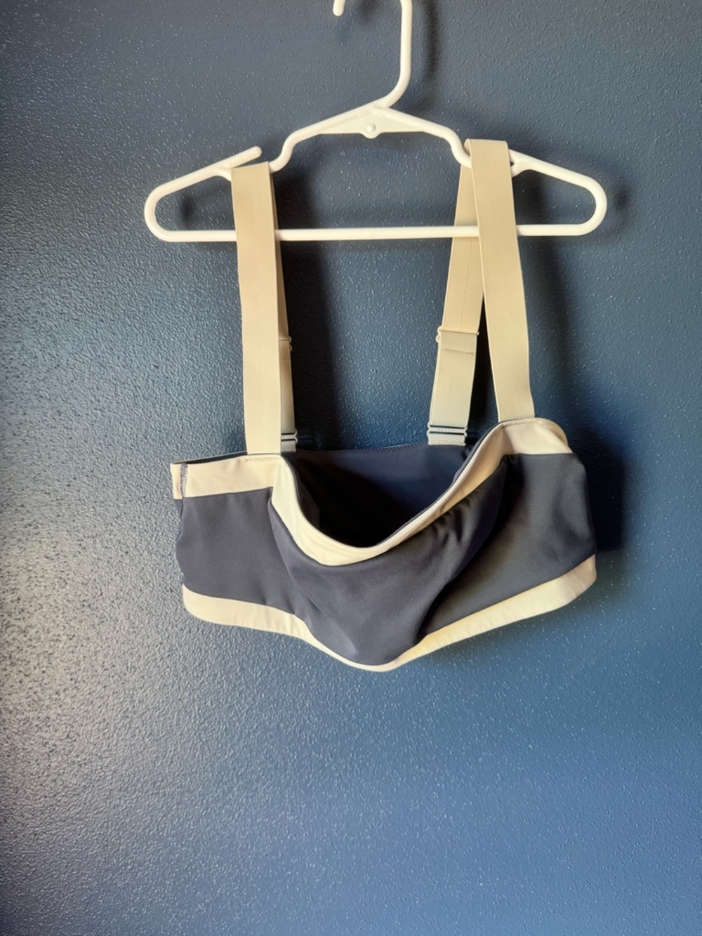SKIMS Navy and Cream Colorblock Bandeau Bralette - Picture 2 of 2